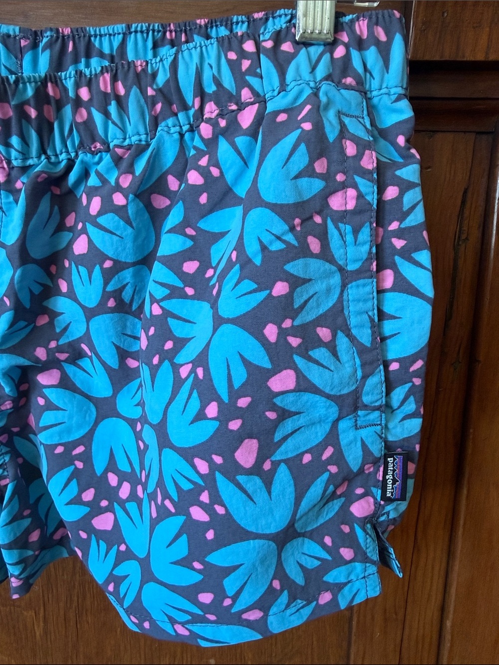 Patagonia Barely Baggies Shorts in Pollen Confetti Dolomite Blue Size Medium - Picture 2 of 4